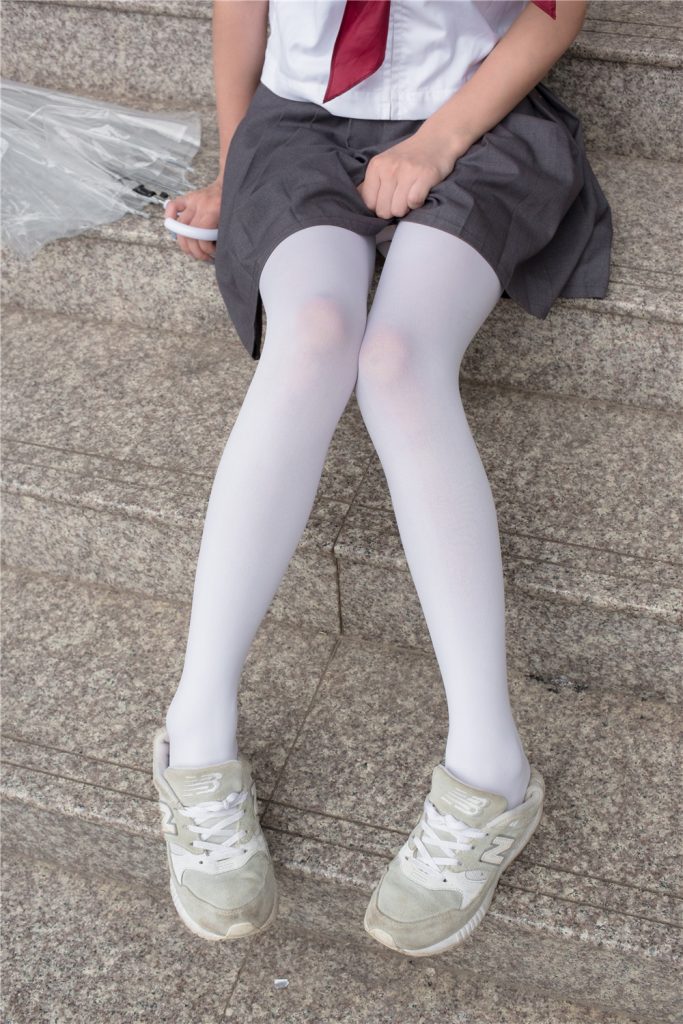 森萝财团 BETA-003 阿玲妹纸JK白丝 室外湿漉[71P-403M]