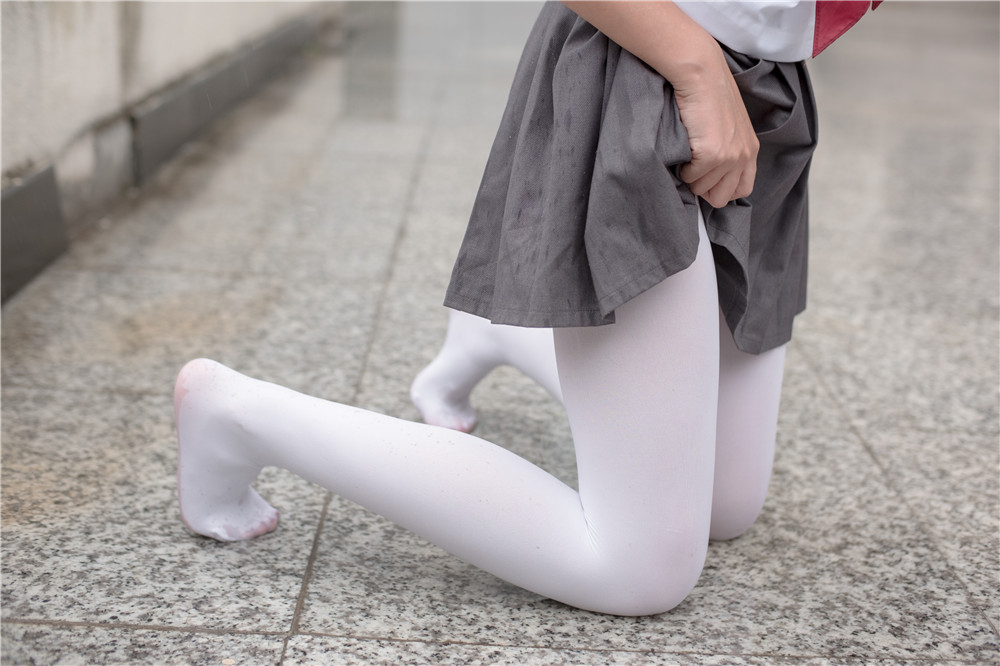 森萝财团 BETA-003 阿玲妹纸JK白丝 室外湿漉[71P-403M]