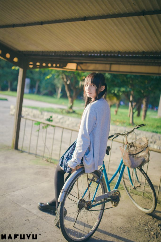 神乐坂真冬-JK系列[126P-1.8G]