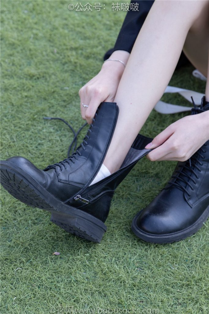 [BoBoSocks袜啵啵] No.010 小甜豆-马丁靴、白色短棉袜、裸足[117P1V-3.37G]