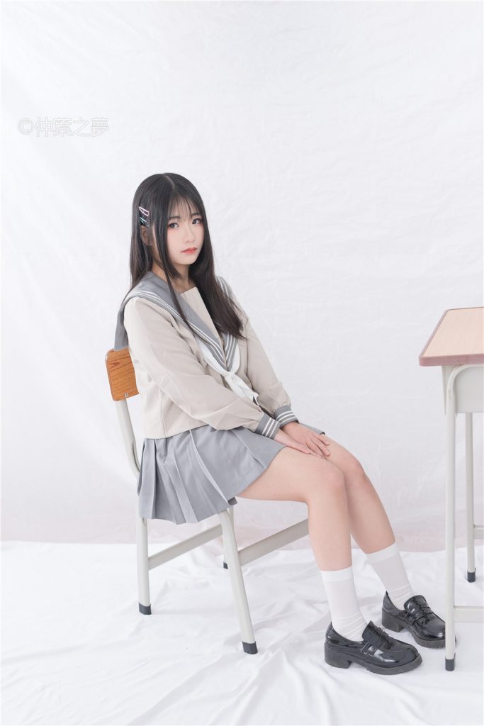 [轻兰映画] Grand.008 日系水手服学妹[81P-422M]