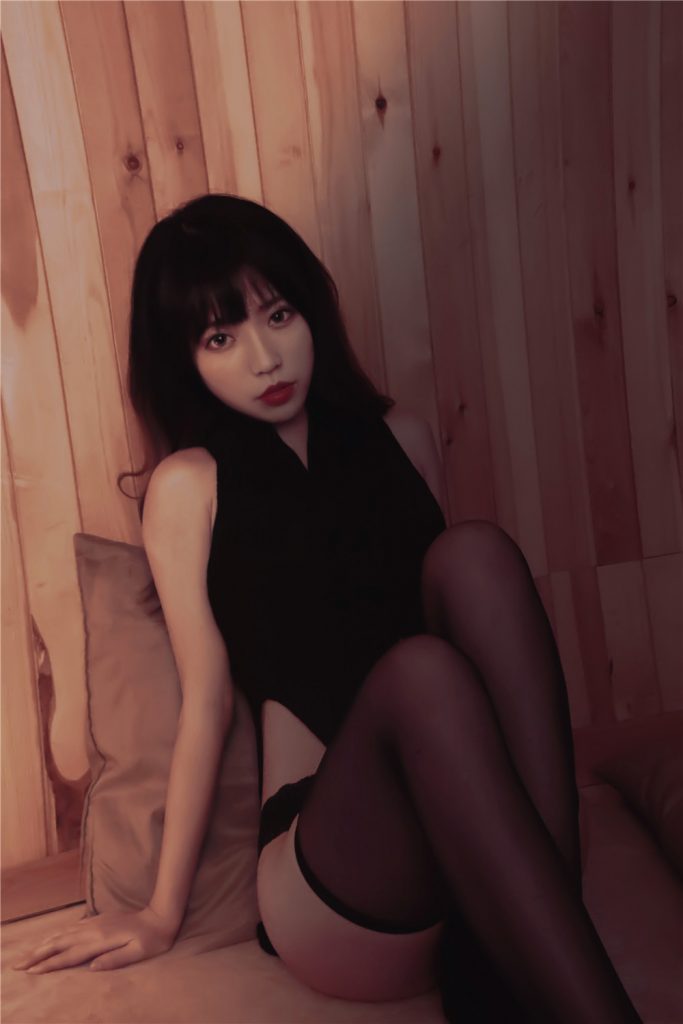 白易子教主-高叉毛衣[26P]