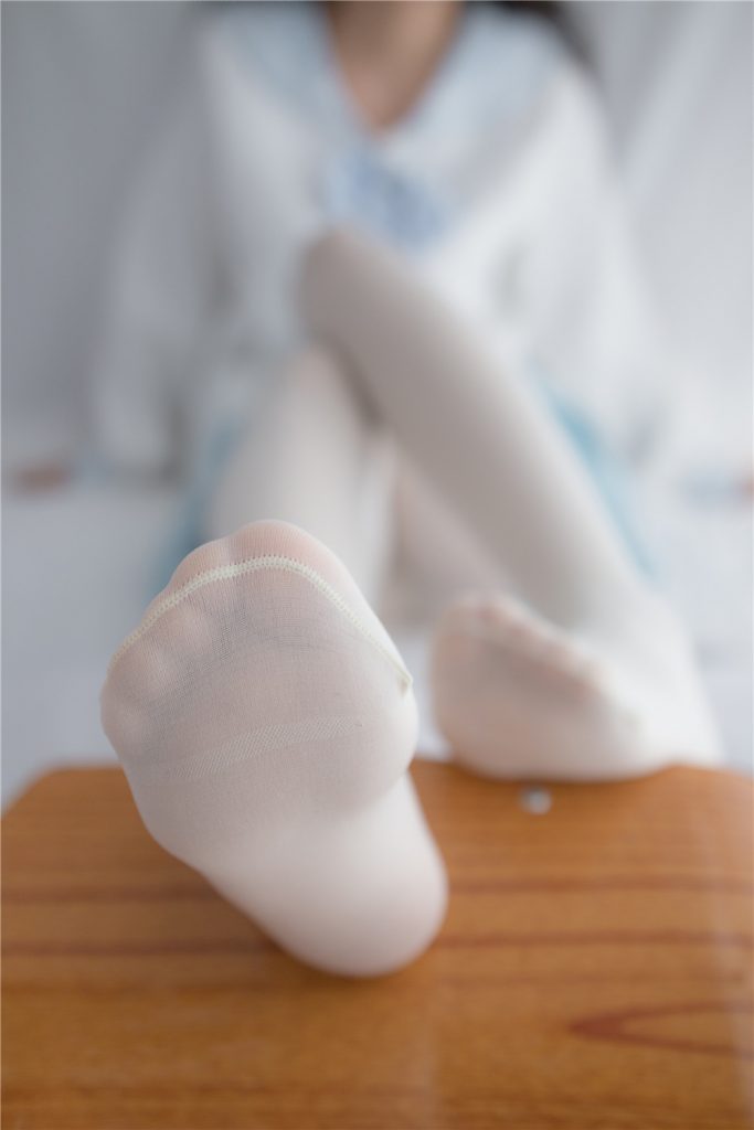 [轻兰映画] VOL.001 半度度度喵 少女白丝[30P-192M]