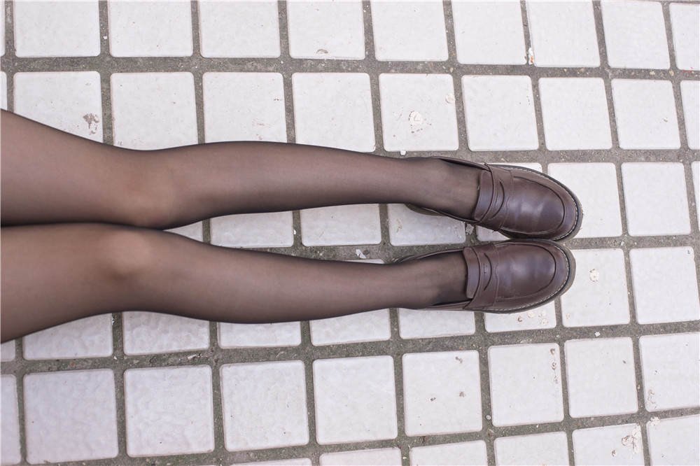 [轻兰映画] SPL.007 半度度度喵 性感黑丝学妹[90P-811M]