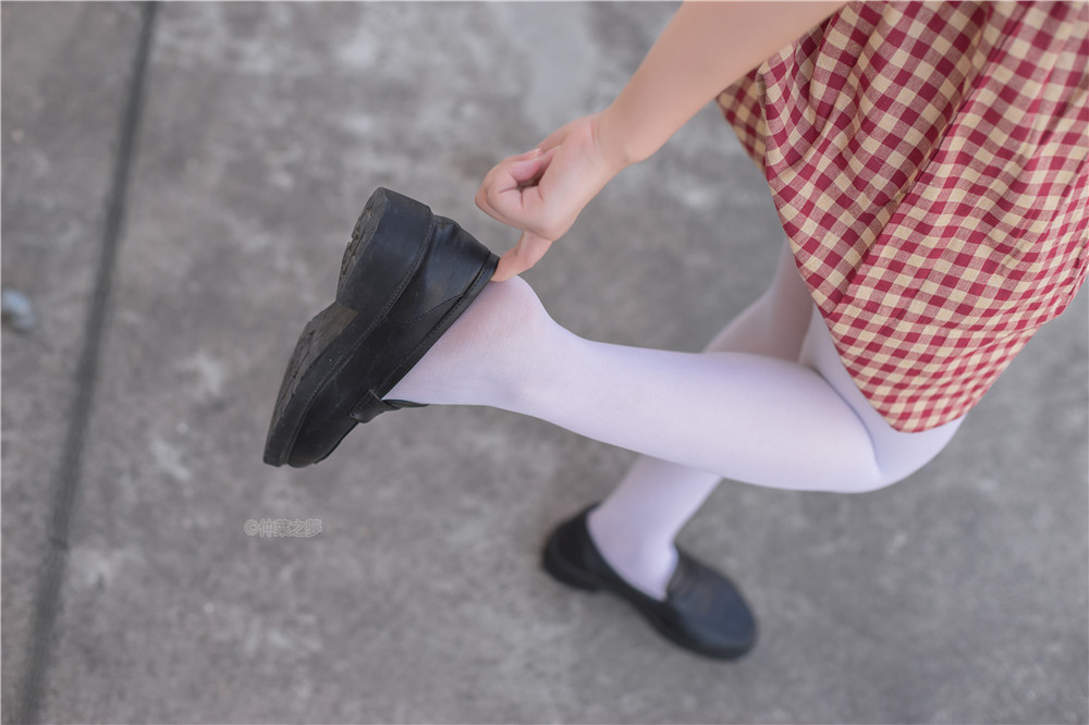 [轻兰映画] SPL.009 半度度度喵 白丝格子连衣裙[93P-226M]