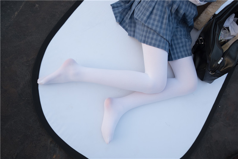 [森萝财团] SSR-001 Aika 天台上的白丝[74P-493M]