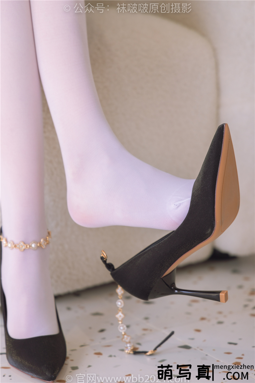 [BoBoSocks袜啵啵] No.242 小甜豆-高跟鞋、厚白丝[140P1V-5.69G][免费下载]