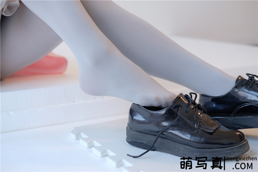 [森萝财团] X-015 裸足+灰丝可爱小萝莉[130P1V-1.44G][免费下载]