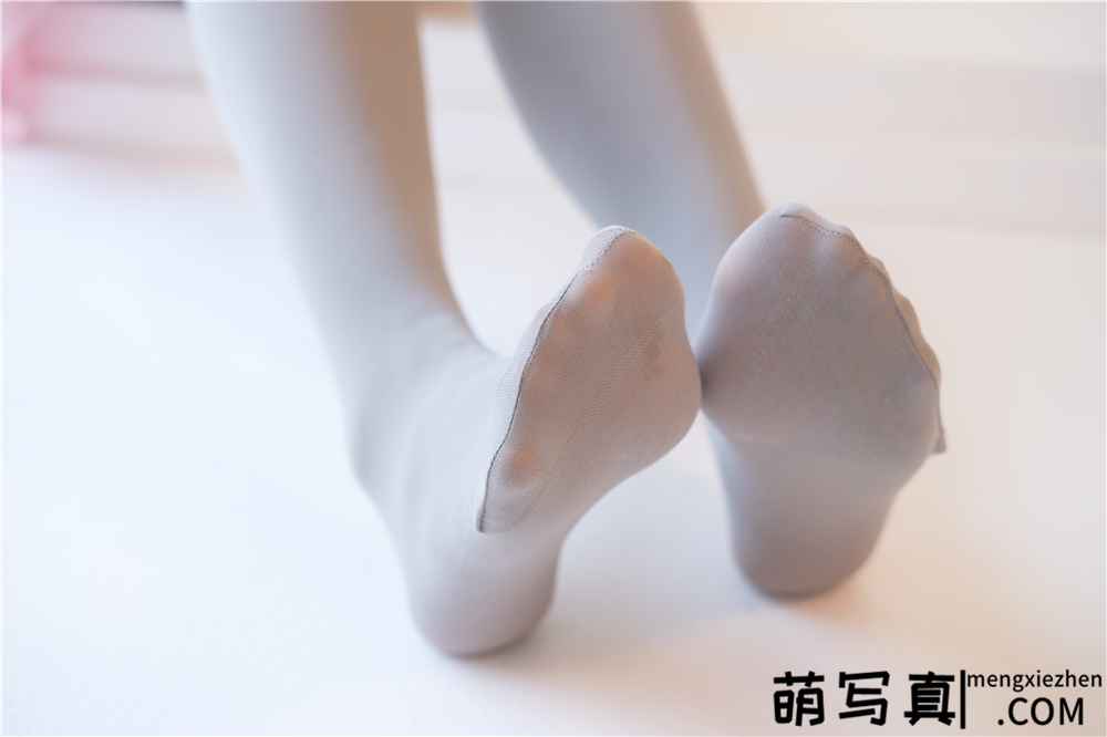 [森萝财团] X-015 裸足+灰丝可爱小萝莉[130P1V-1.44G][免费下载]