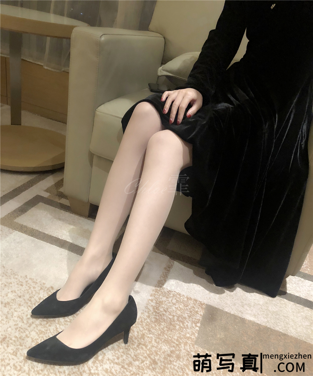 Chloe霏霏-半筒肉丝 铆钉高跟[52P-299M][免费下载]