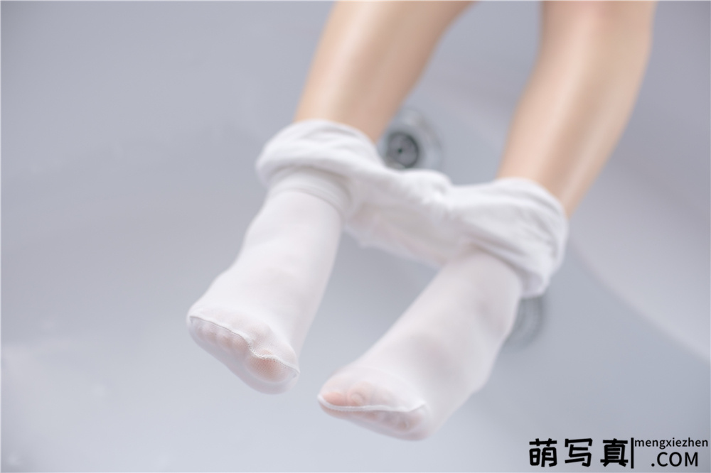 [森萝财团] X-032 JK浴缸戏水[129P1V-2.37G][免费下载]