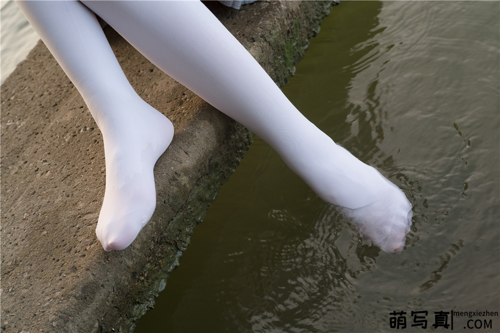 [森萝财团] R15-032 湖边戏水白丝[113P-918M][免费下载]