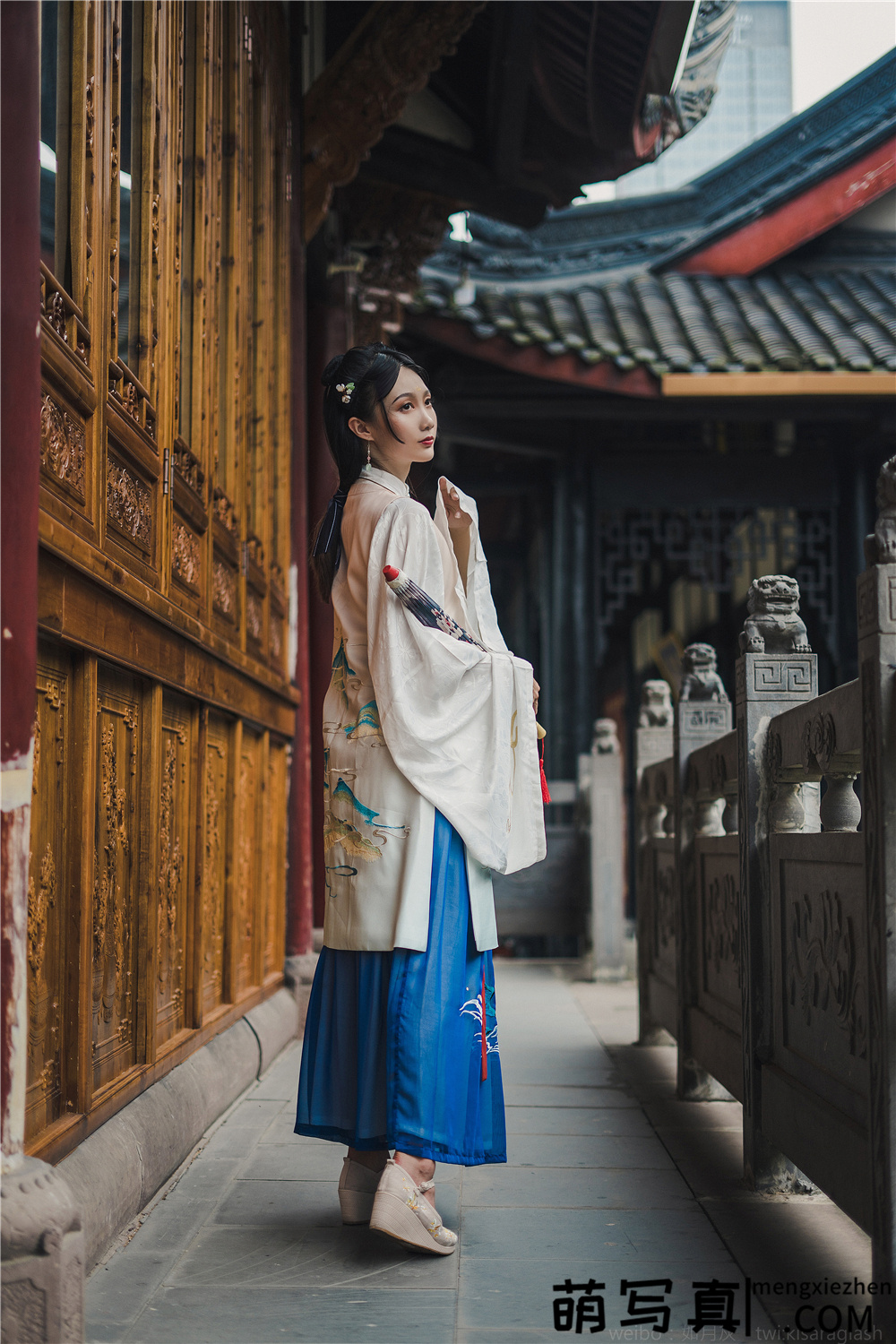 如月灰-汉服 大慈寺外景[9P][免费下载]