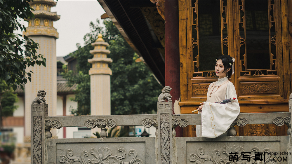 如月灰-汉服 大慈寺外景[9P][免费下载]