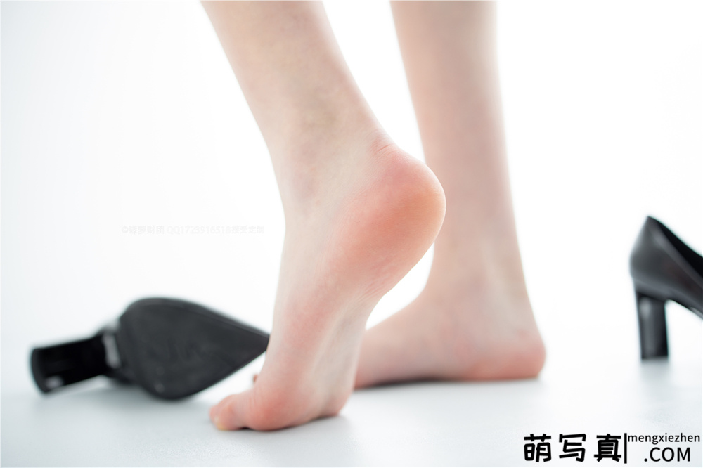 [森萝财团] X-051 Aika 黑丝足控[111P1V-2.45G]
