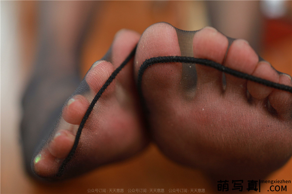 [IESS异思趣向] 模特：婉萍《黑丝弹琴》[81P-124M]