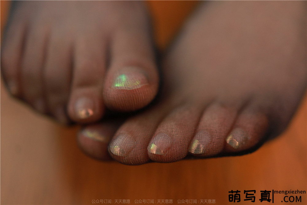 [IESS异思趣向] 模特：婉萍《黑丝弹琴》[81P-124M]