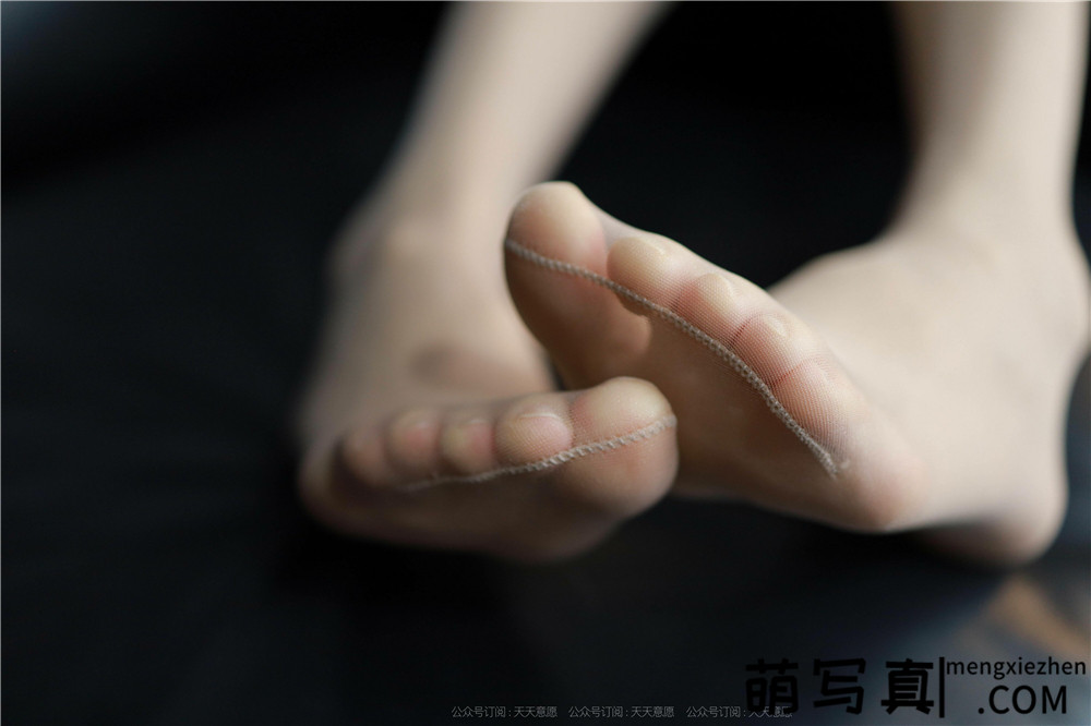 [IESS异思趣向] 模特：团团《长腿旗袍》[95P-137M]