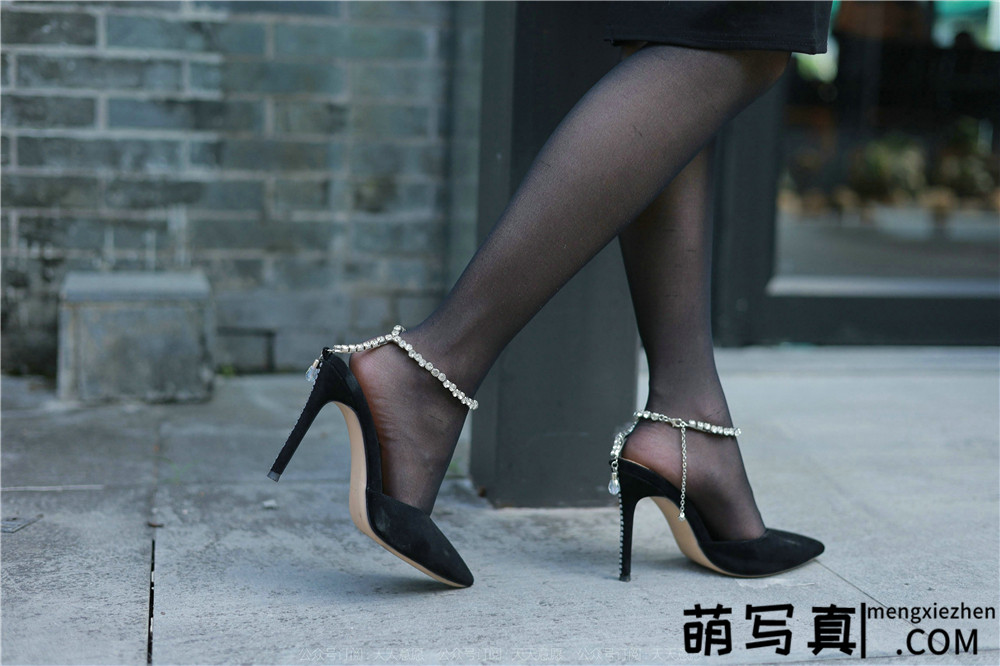 [IESS异思趣向] 模特：婉萍《性感OL窄裙》[95P-105M]