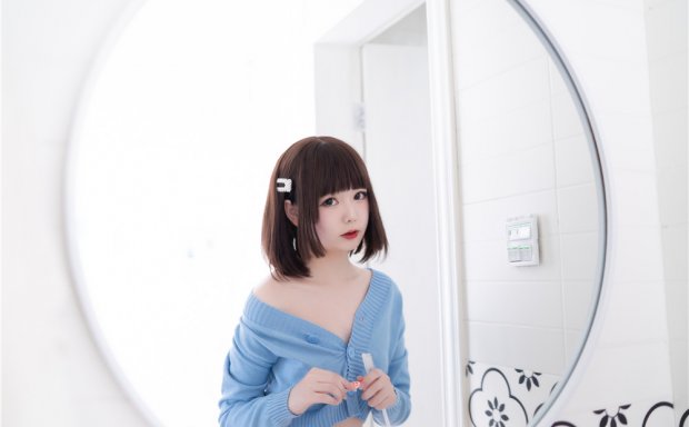 向小圆 – 蓝色之夏小白胖次裸足少女清新写真[30P]
