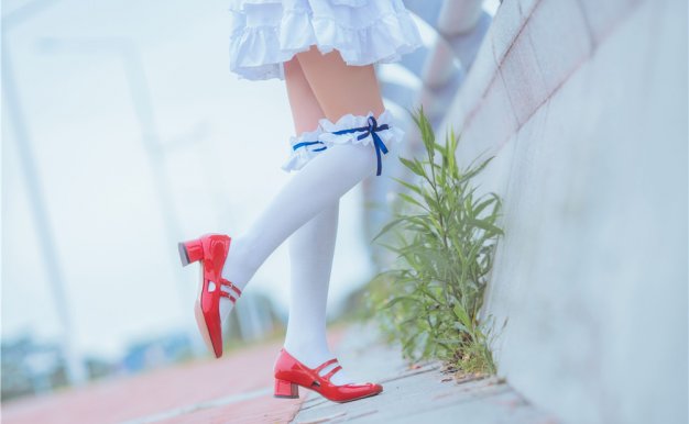 [桜桃喵] 加藤惠 常服 过膝袜绝对领域[18P-321M]