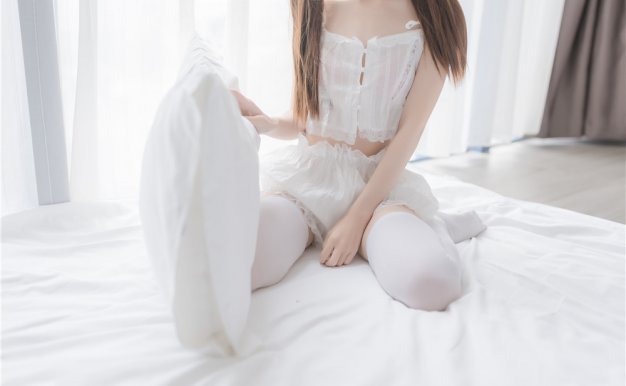 喵糖映画 VOL.065 白丝双马尾 纯白睡裙[40P-125M]