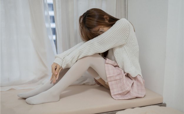 [喵糖映画] VOL.077 粉格裙白丝眼镜娘