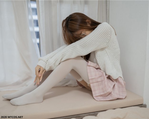 [喵糖映画] VOL.077 粉格裙白丝眼镜娘