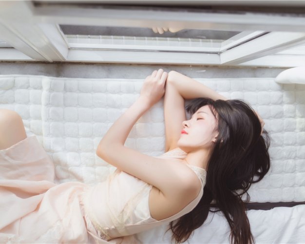 桜桃喵-喵呀 唯美连衣裙[30P-329M]