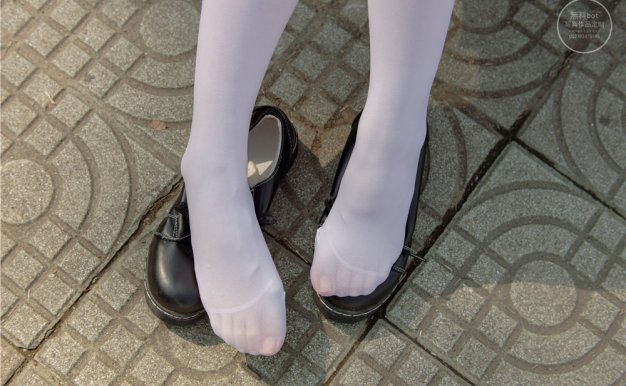 [森萝财团] 有料001 小兰 白丝JK制服少女[64P-911M]