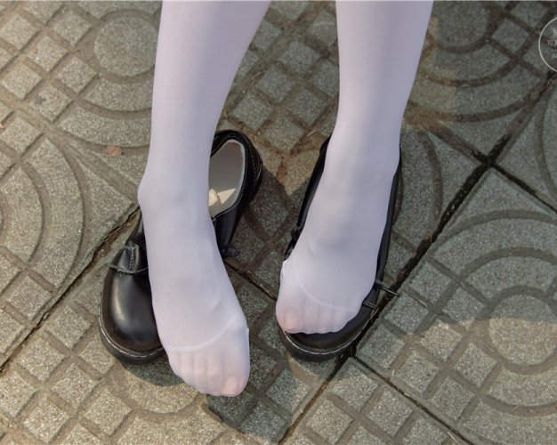 [森萝财团] 有料001 小兰 白丝JK制服少女[64P-911M]