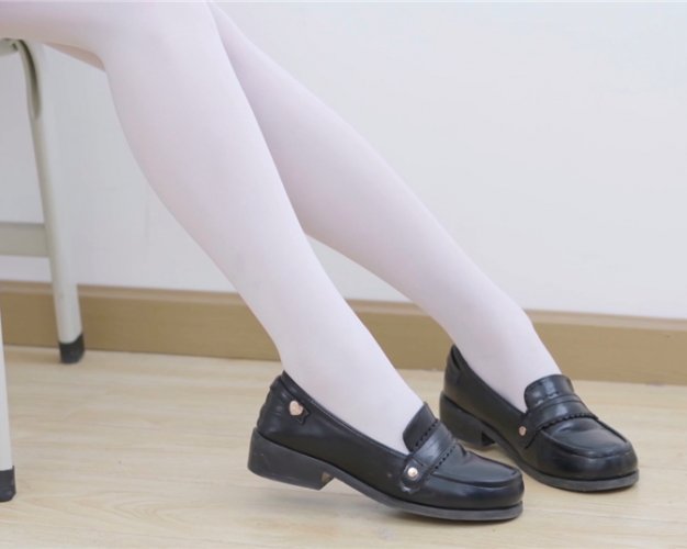 [森萝财团] 有料013 吸吸 课桌上的JK白丝[1V-4.74G]