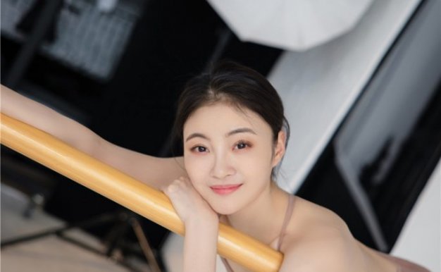 [GALLI嘉丽]舞蹈生日记001 毛毛[54P-400M]