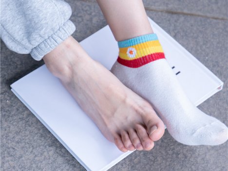 [BoBoSocks袜啵啵] No.012 泡芙-运动鞋、白棉袜、裸足[132P1V-3.64G]
