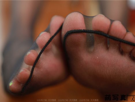 [IESS异思趣向] 模特：婉萍《黑丝弹琴》[81P-124M]