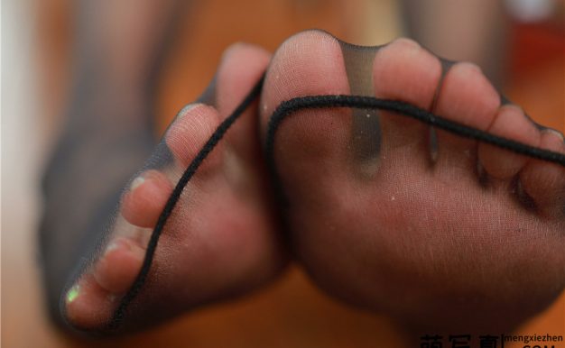 [IESS异思趣向] 模特：婉萍《黑丝弹琴》[81P-124M]